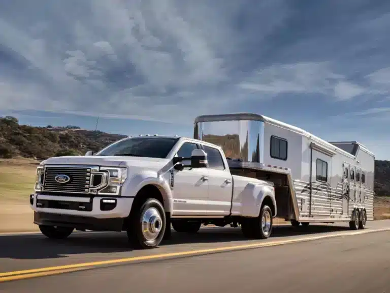 What Does the Fifth Wheel Hitch Do?