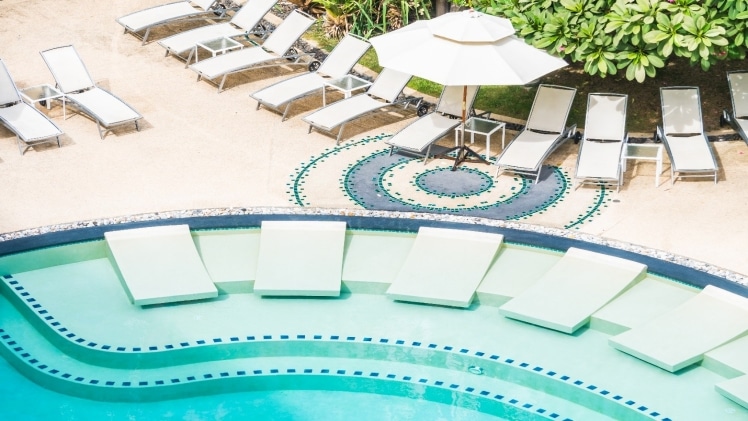 Swim-Up Pool Bar